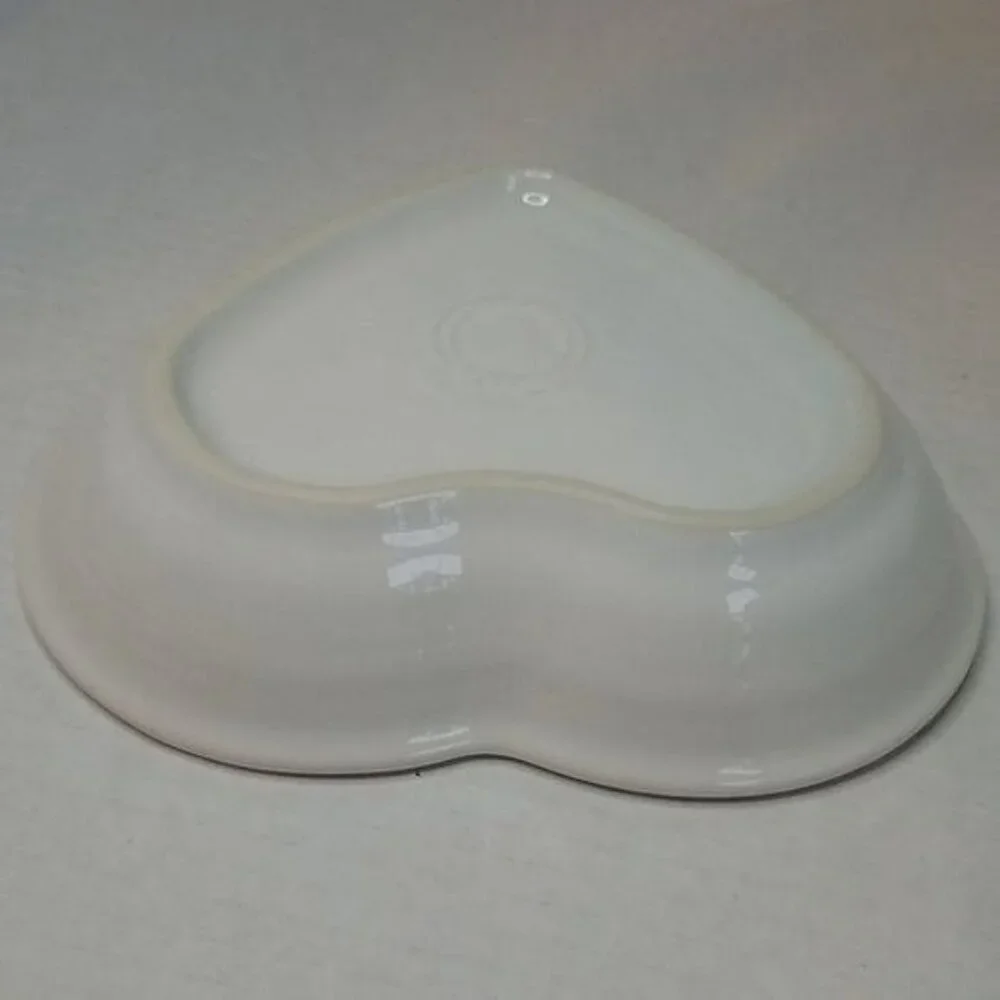 Fiesta CERAMIC 19 OZ Medium Heart Bowl Dish White CONTAINER Fiestaware